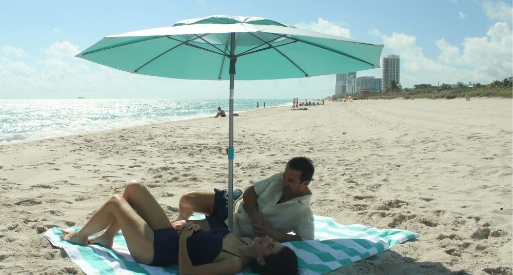 A guide to beach umbrella UV protection, showing the UPF 55+ silver-lined canopy of the Handy Beach Umbrella.