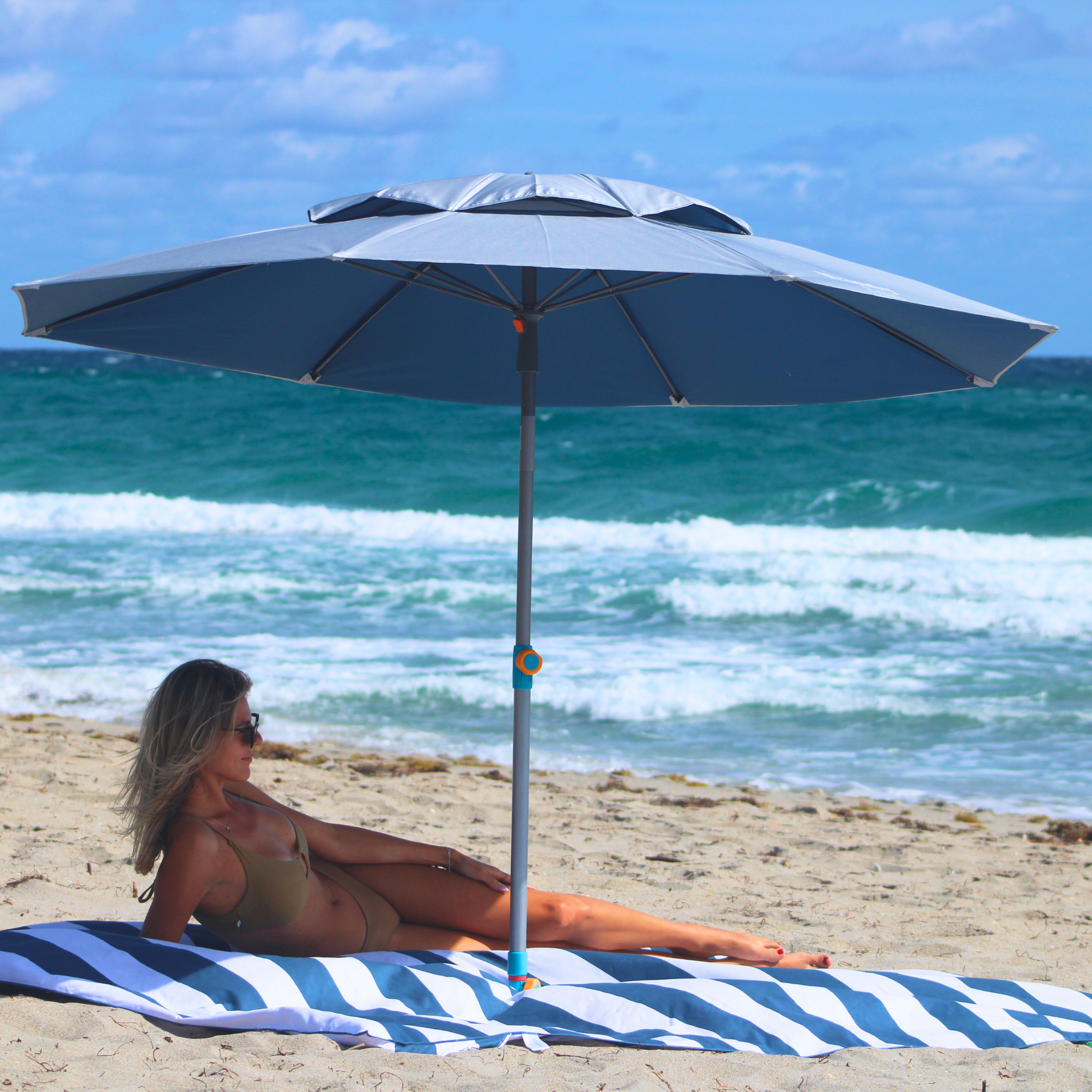 REVOLUTIONARY HANDY BEACH UMBRELLA & ANCHOR SYSTEM