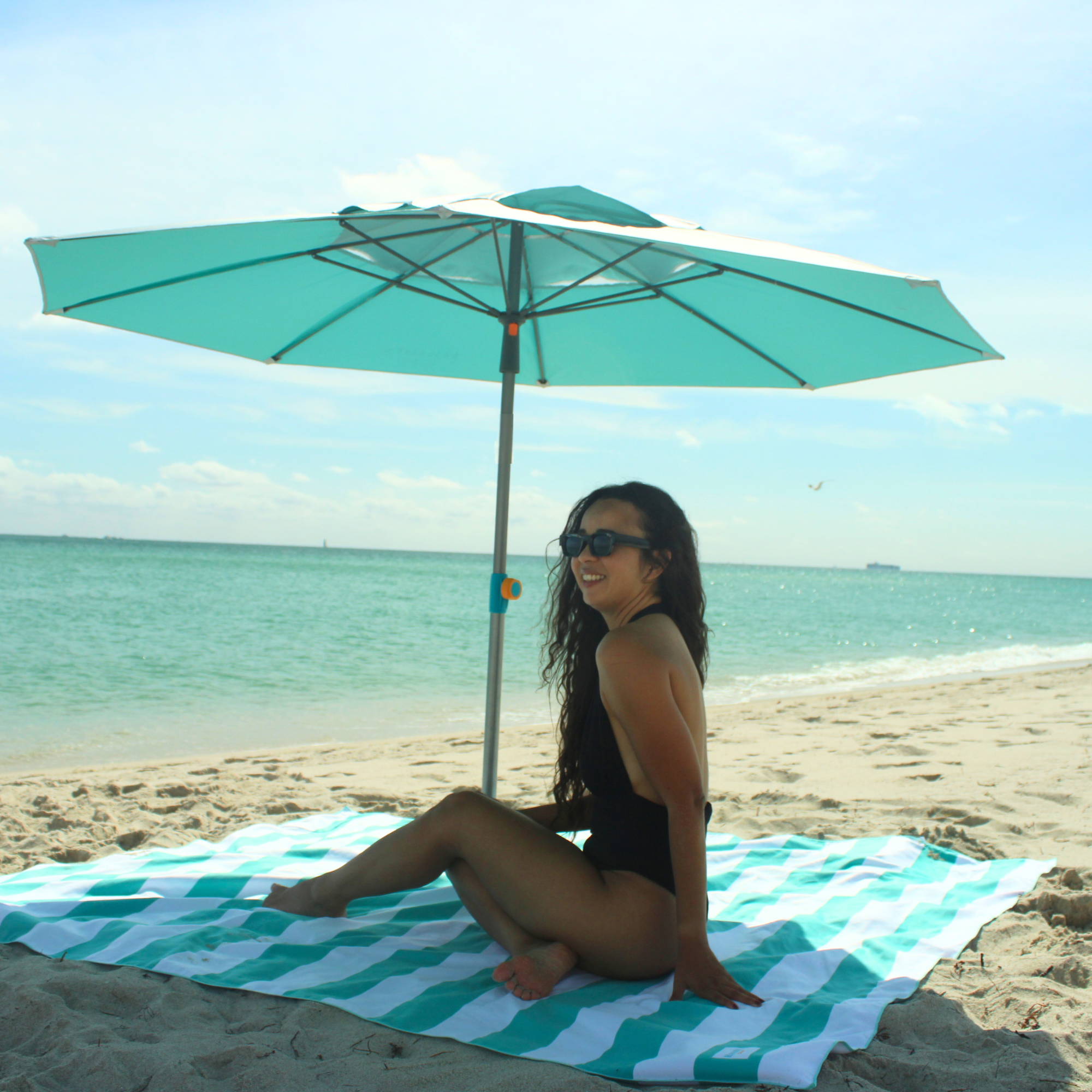 Wind resistant beach umbrella with 10-second anchor – Handy Beach Goods