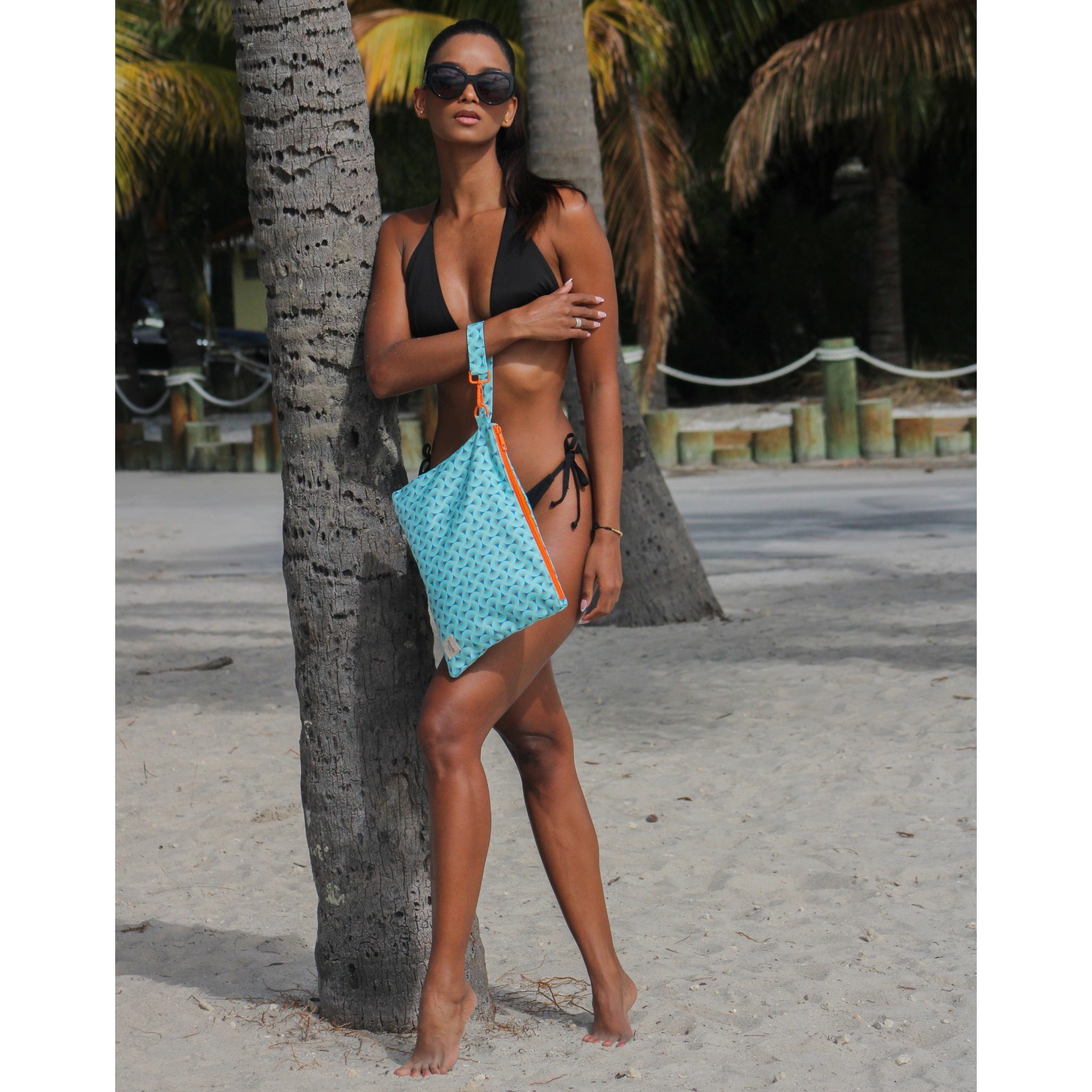 Water resistant beach wristlet bag with loop strap – Handy Beach Goods