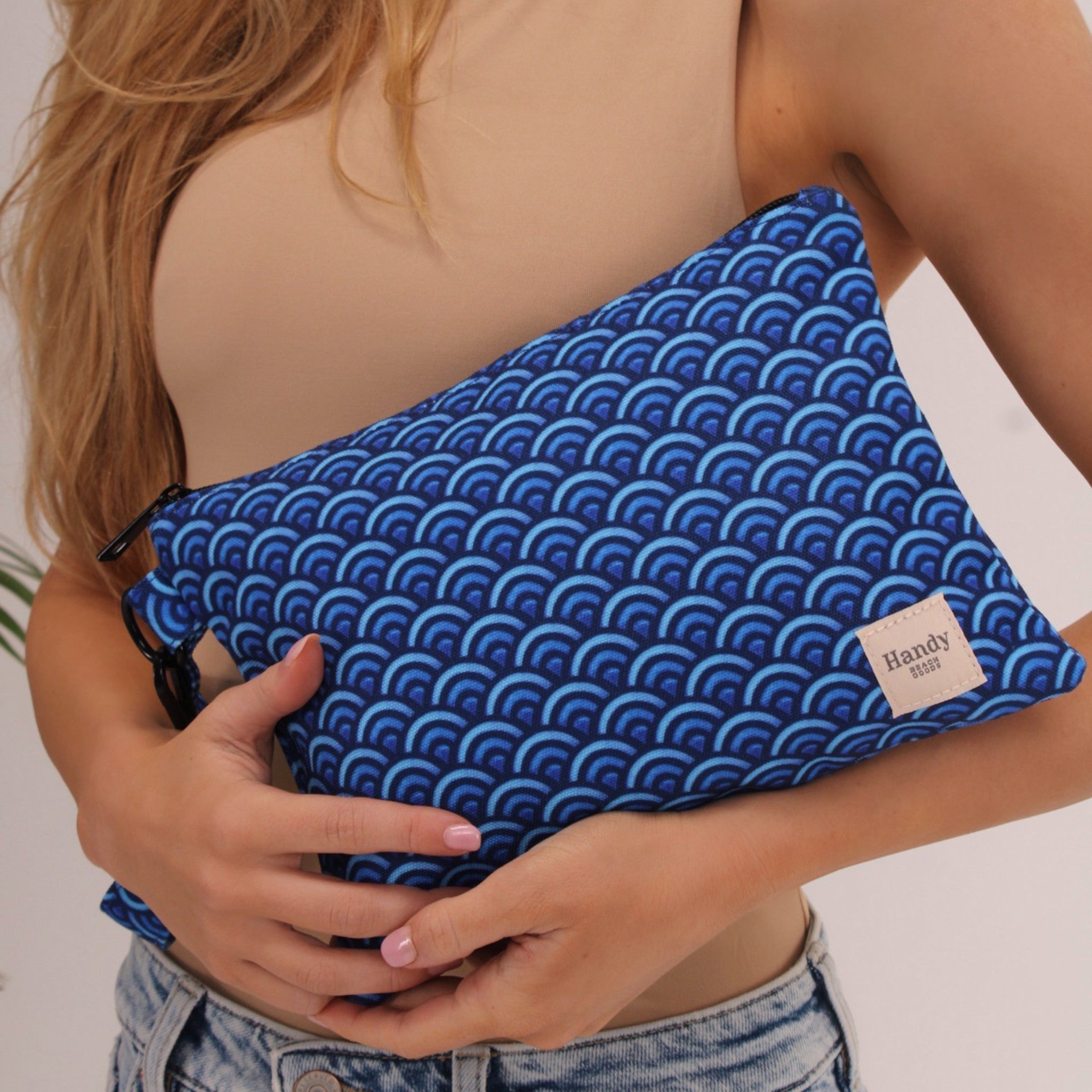 Water resistant beach wristlet bag with loop strap – Handy Beach Goods