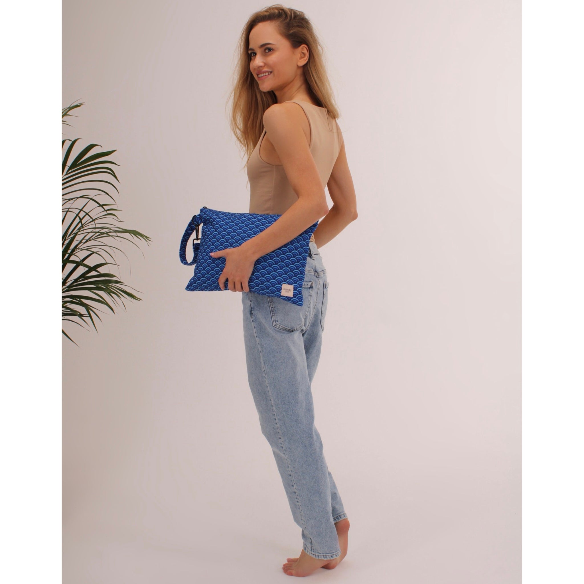 Water resistant beach wristlet bag with loop strap – Handy Beach Goods