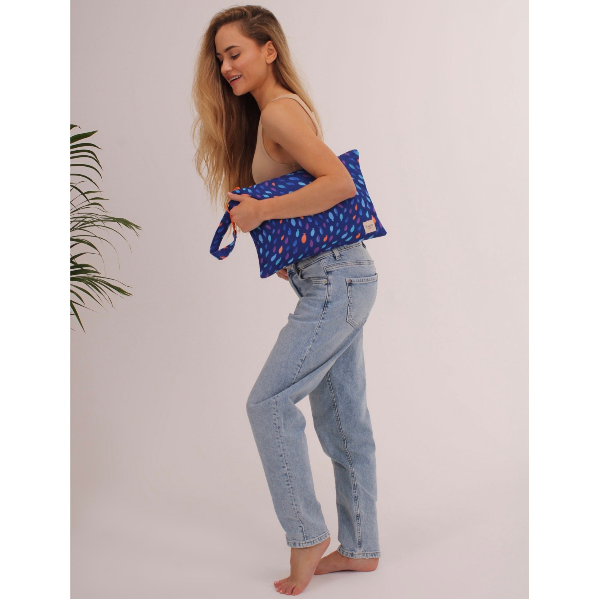 Water resistant beach wristlet bag with loop strap – Handy Beach Goods
