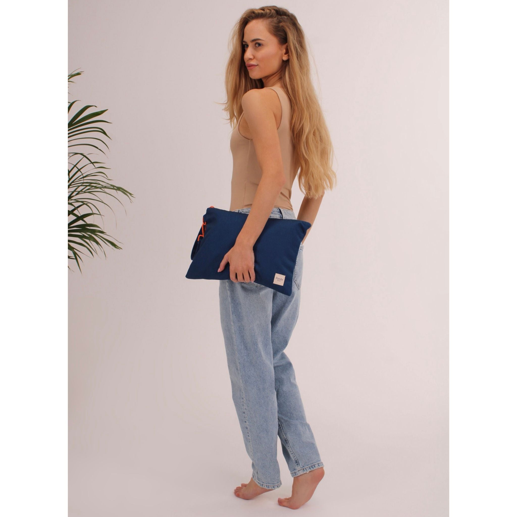 Water resistant beach wristlet bag with loop strap – Handy Beach Goods