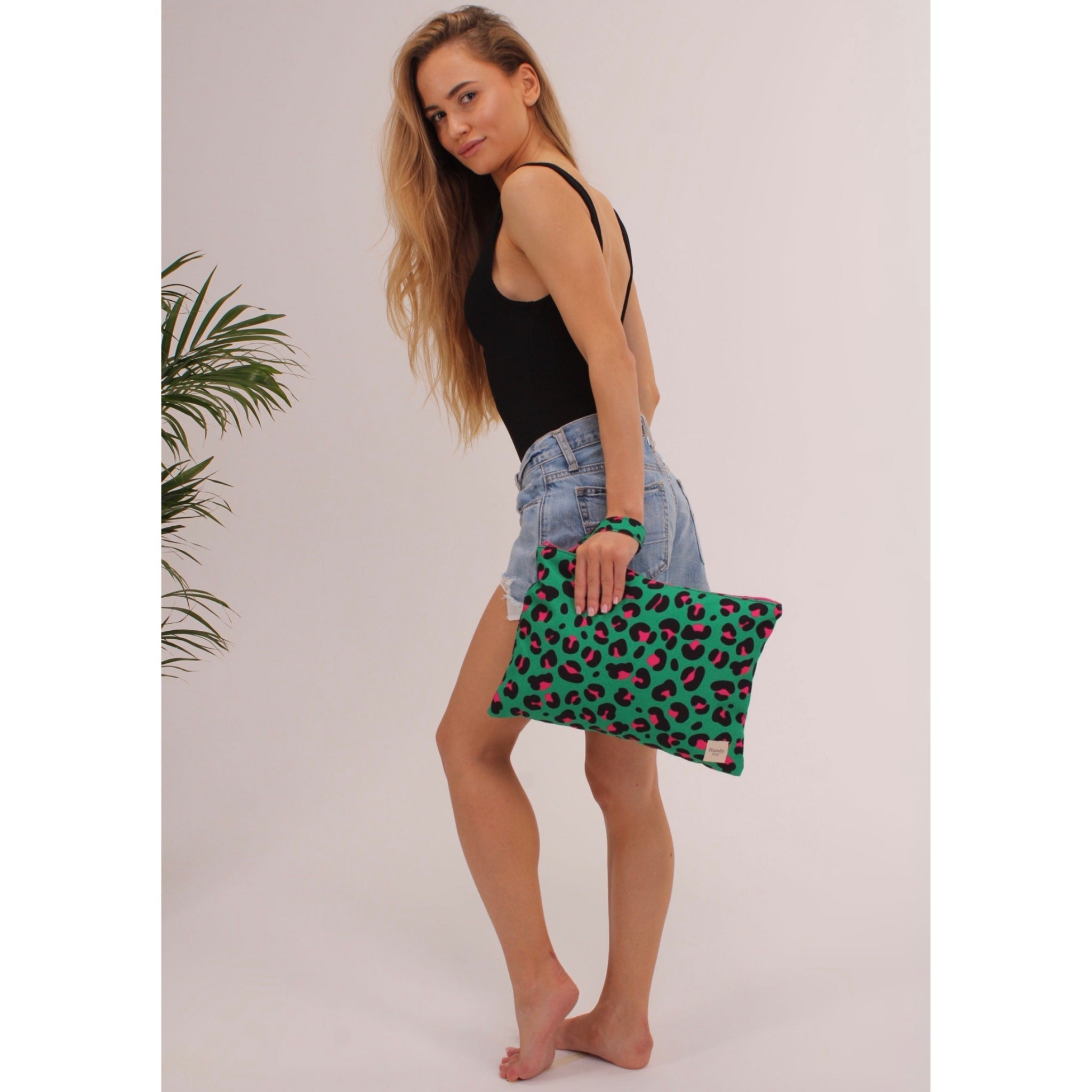 Water resistant beach wristlet bag with loop strap – Handy Beach Goods