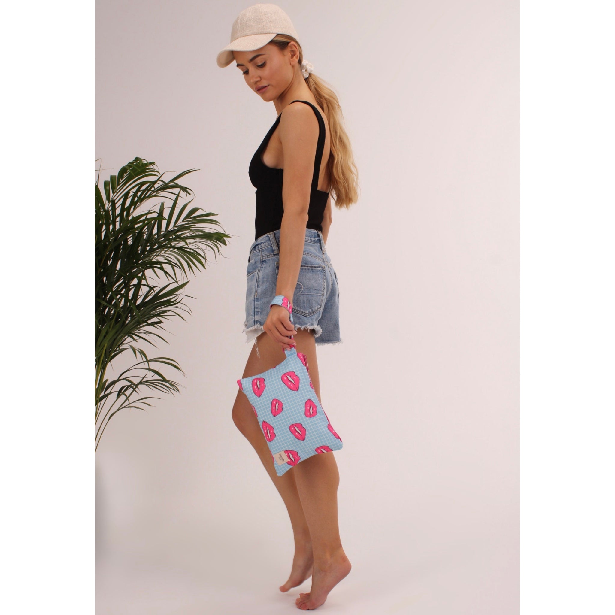 Water resistant beach wristlet bag with loop strap – Handy Beach Goods