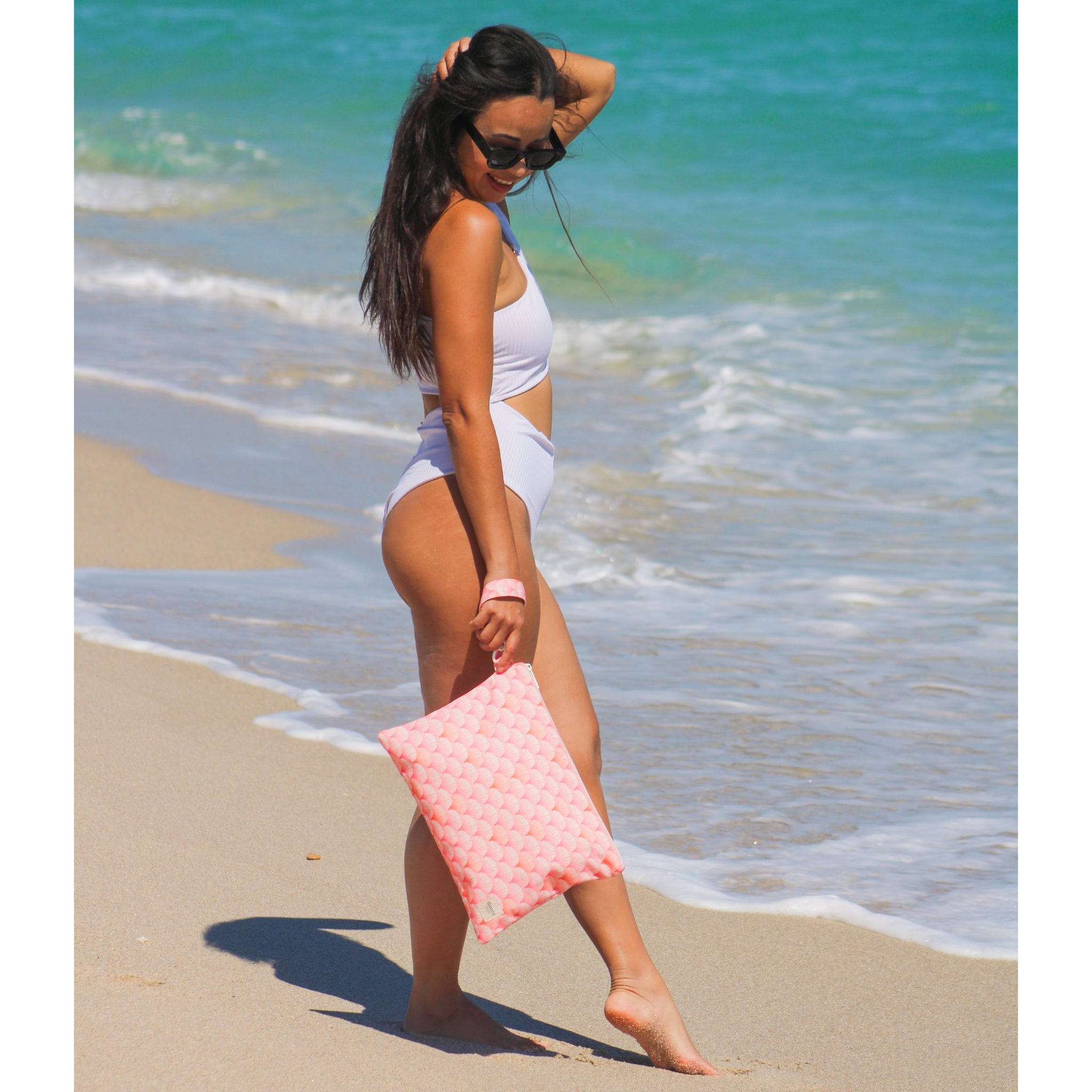 Water resistant beach wristlet bag with loop strap – Handy Beach Goods