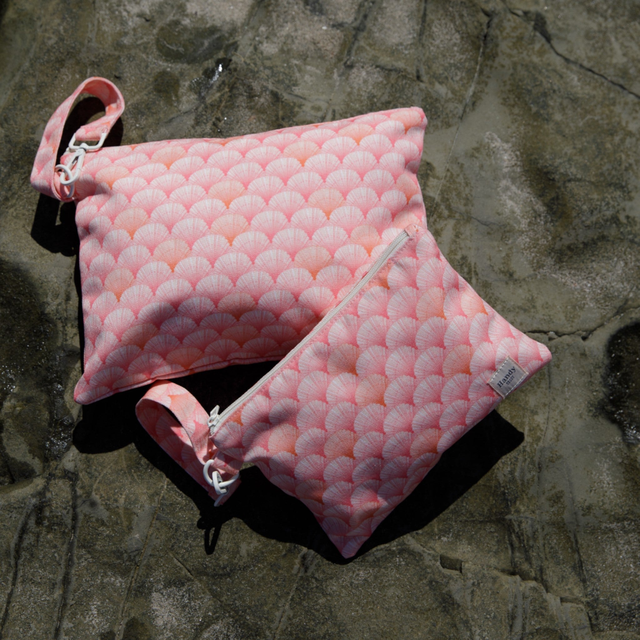 Water resistant beach wristlet bag with loop strap – Handy Beach Goods