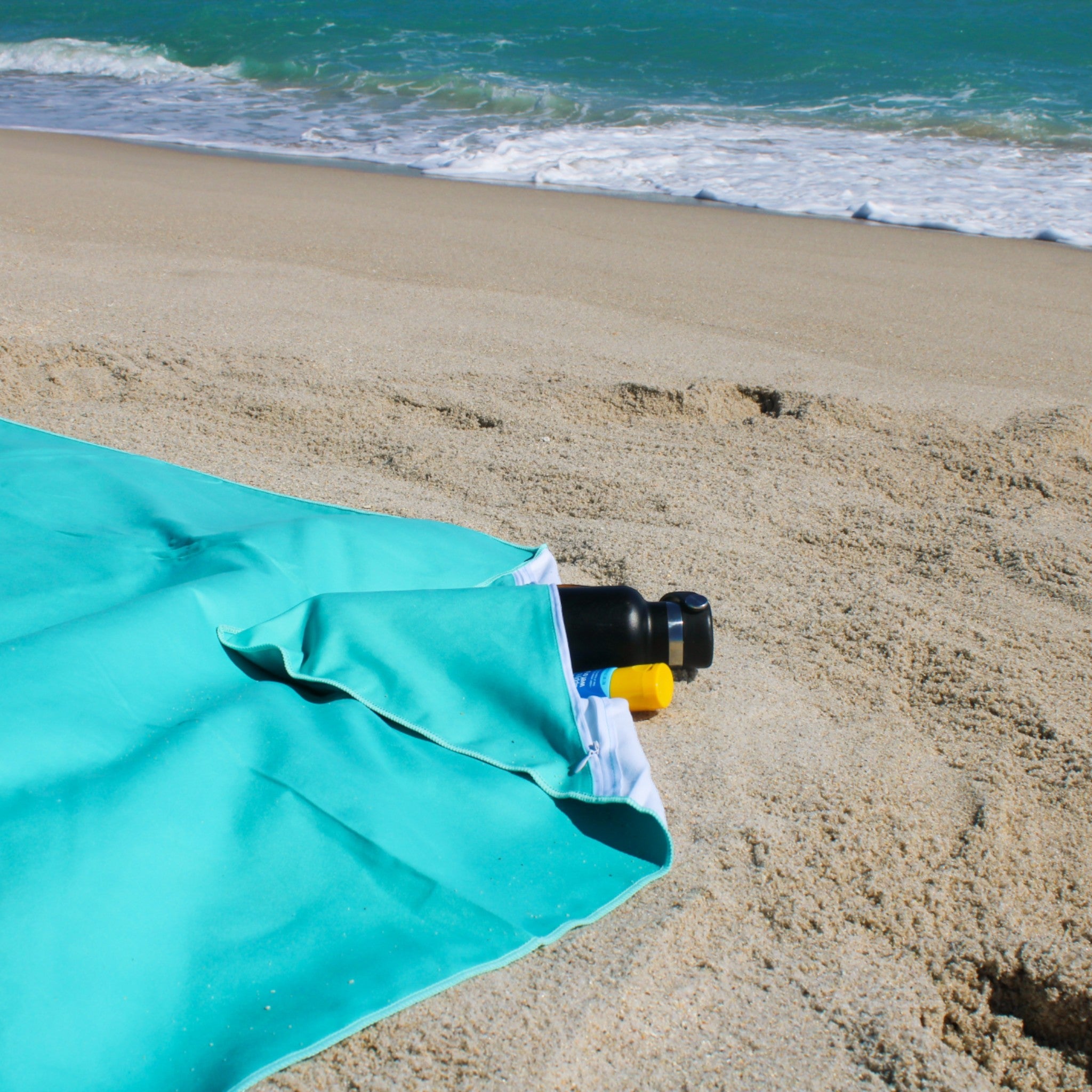 Sand resistant beach blanket with umbrella hole – Handy Beach Goods
