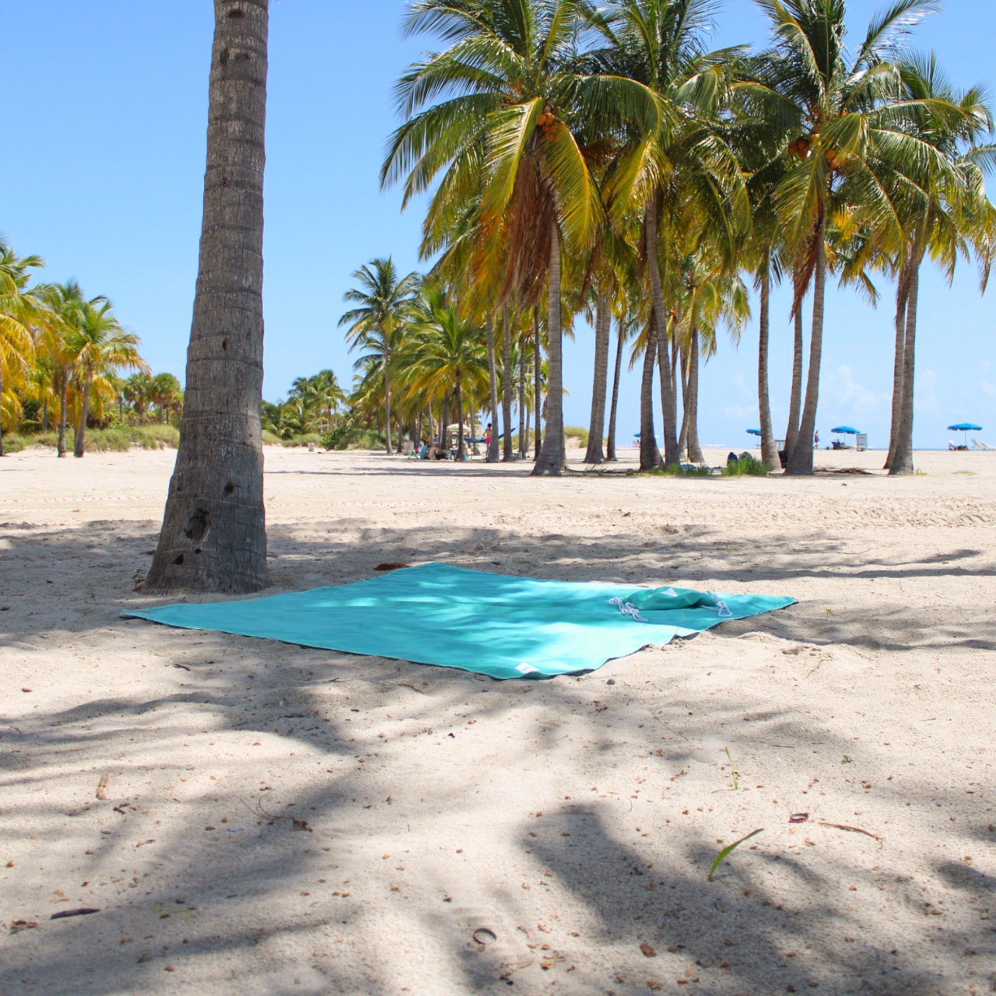 Sand resistant beach blanket with umbrella hole – Handy Beach Goods