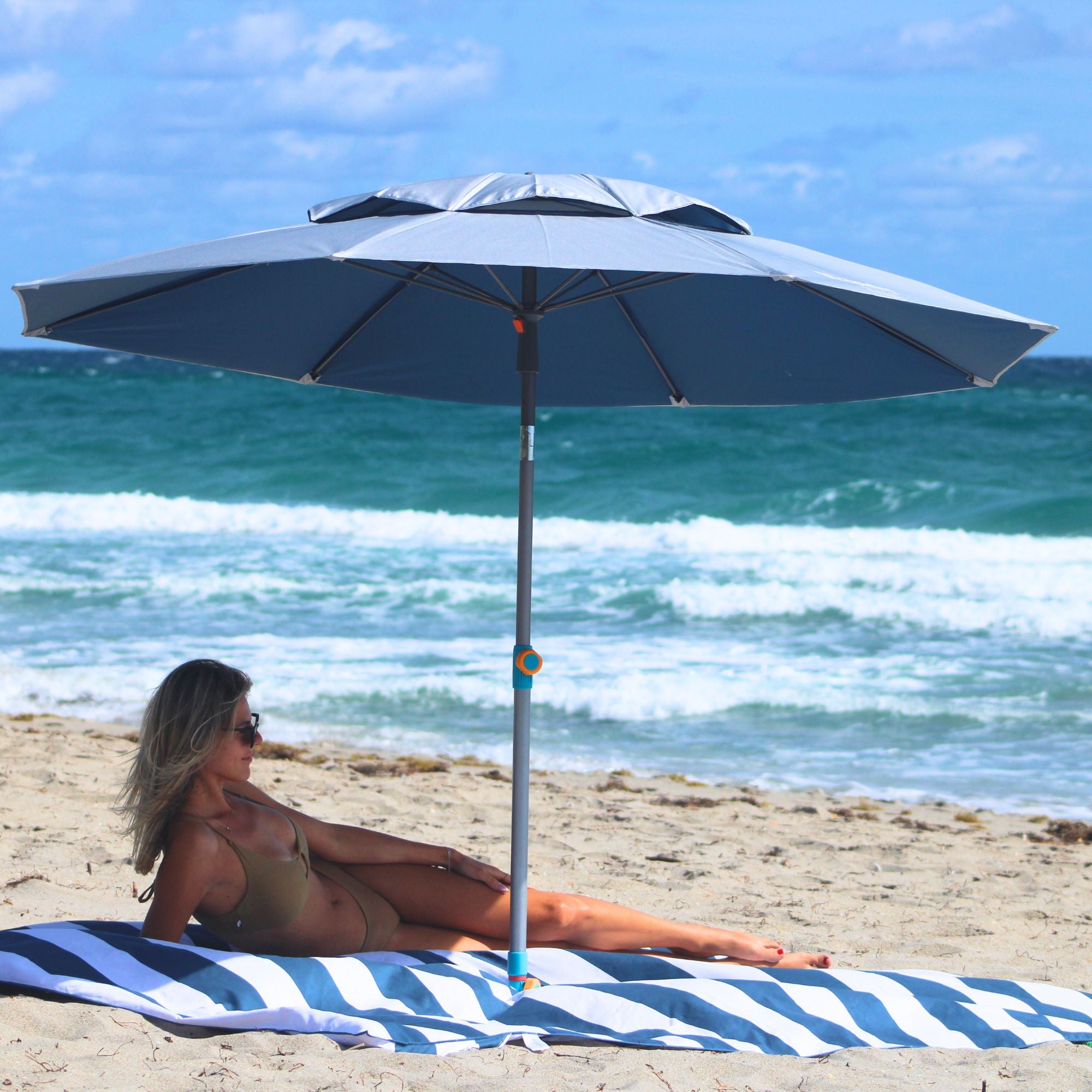 REVOLUTIONARY HANDY BEACH UMBRELLA & ANCHOR SYSTEM