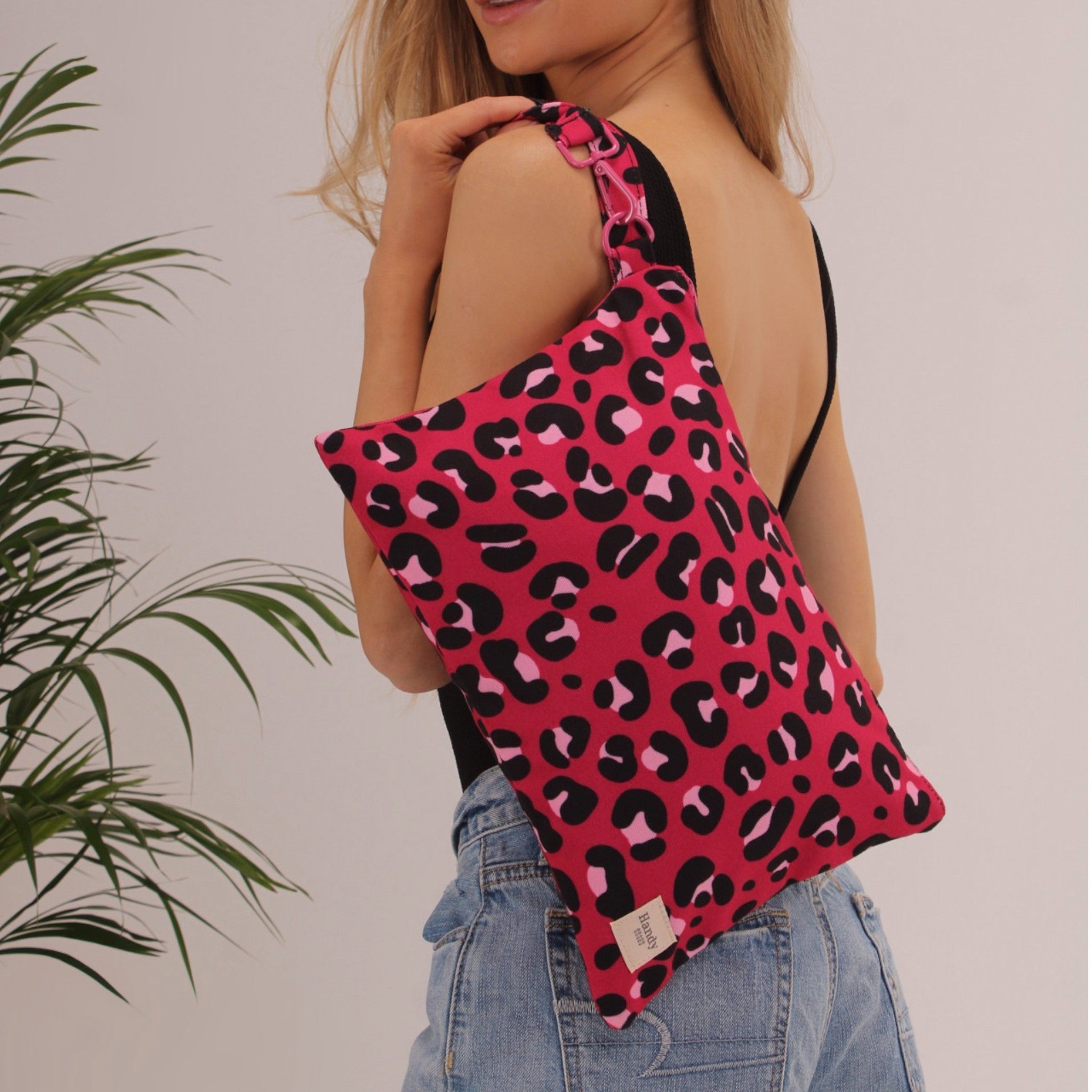 PINK LEOPARD - POUCH WITH WRISTLET BUCKLE