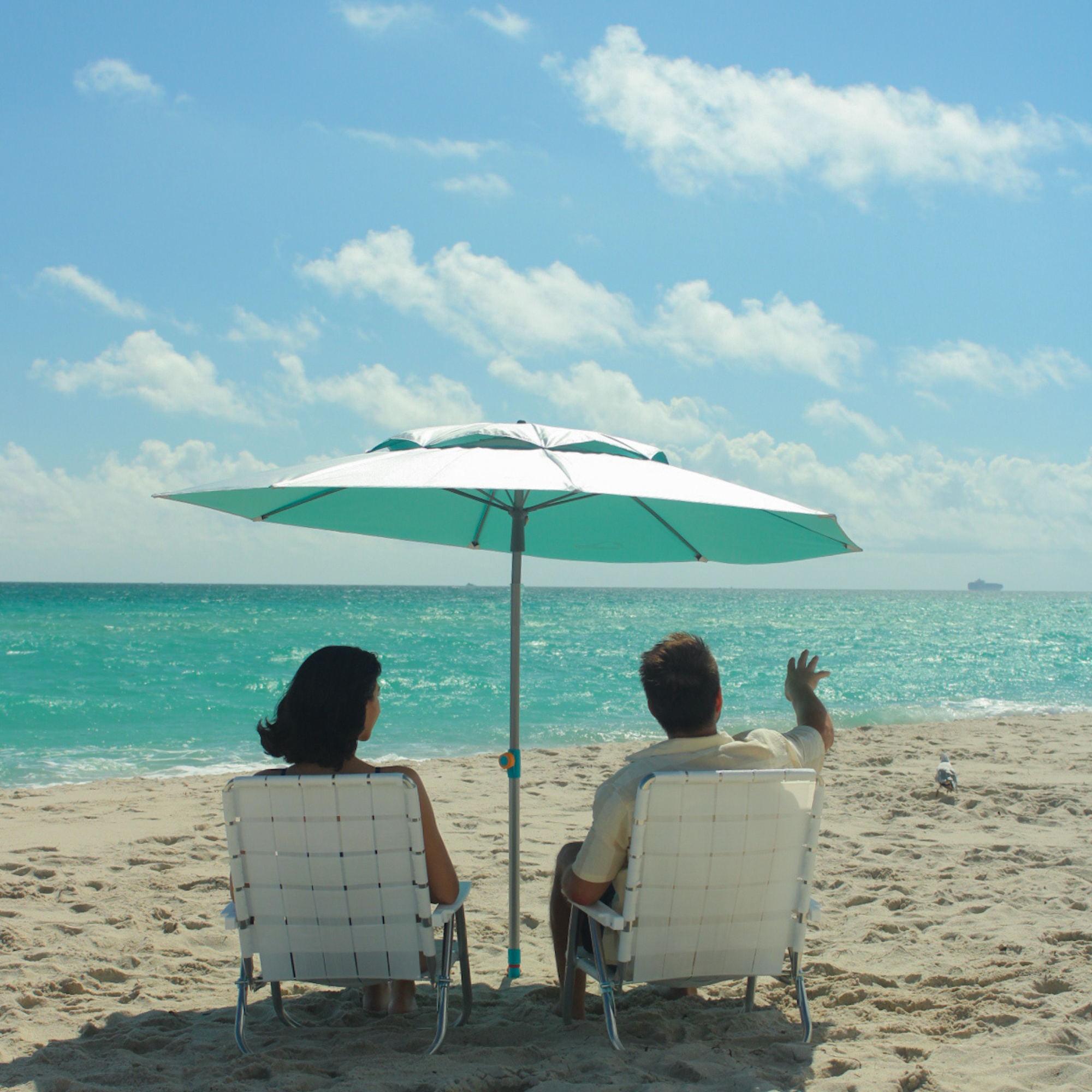 Premium heavy-duty beach umbrella featuring a 10-second hammer-in anchor and reinforced frame for professional-grade stability.